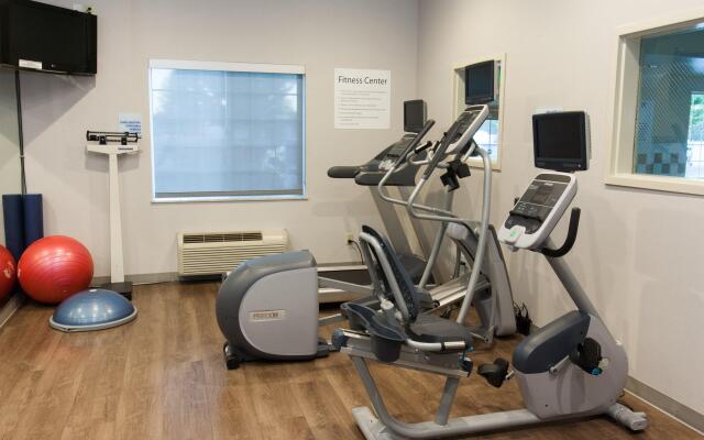 Holiday Inn Express & Suites Cheney by IHG
