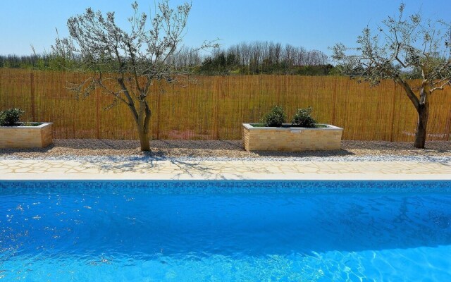 Holiday Apartment Home Simoni With Pool