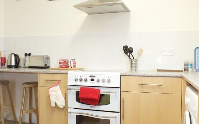 Bristol Serviced Lets - 152/154 Bath road