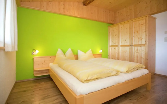 Gorgeous Chalet with Hot Tub in Tyrol