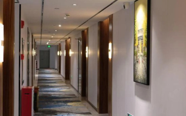 Wanting Hotel (Guangzhou Baiyun Railway Station Xinshi Baixin Plaza)