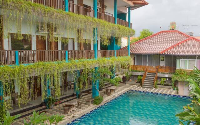 RedDoorz Plus near Pantai Barat