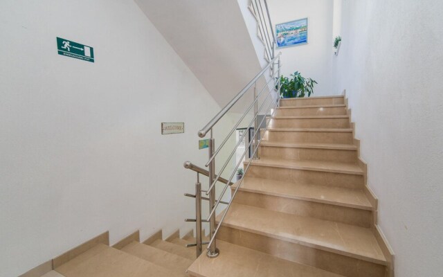 Nice Apartment in Brist With 1 Bedrooms and Wifi