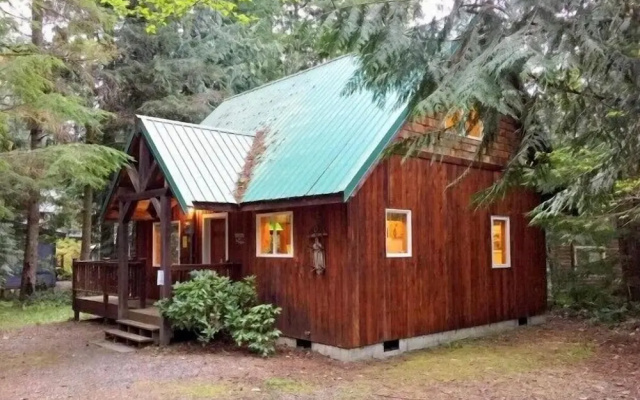 Mt. Baker Lodging Cabin 32 (Sleeps 7)