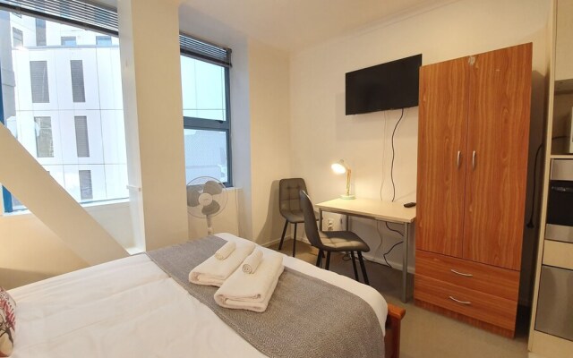 Private & Compact CBD Studio - Free Wifi