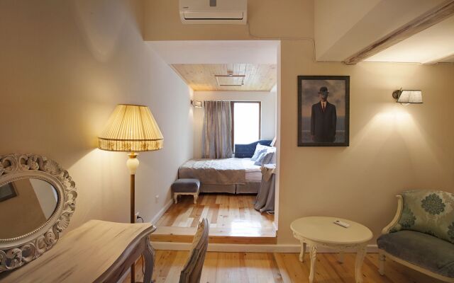 Caravan Hotel