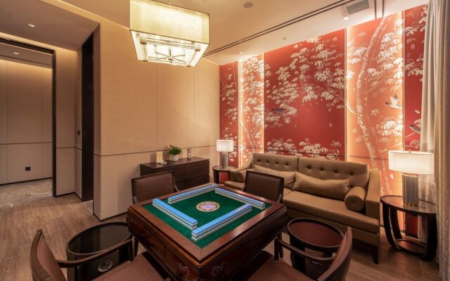 HUALUXE Nanjing Yangtze River by IHG