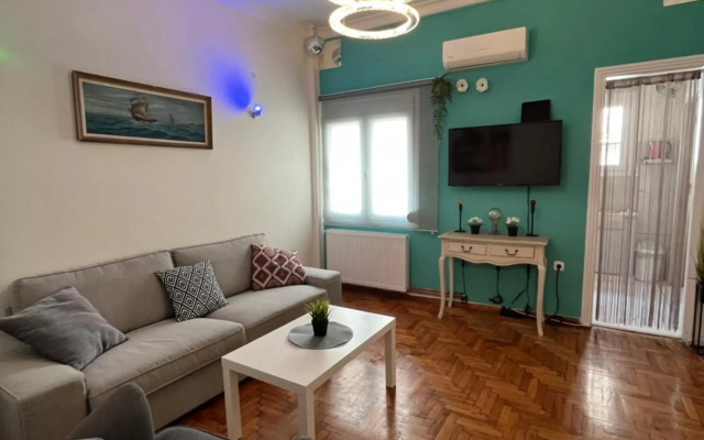 Central flat - 2 Metro stops from ACROPOLIS-PLKA