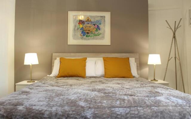 Balconi Su Piazza Dante