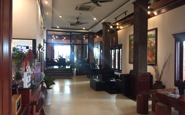 Seasons Riverside Hotel