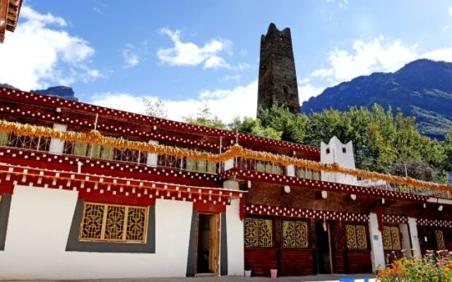 Danba yunshangzangjia Resdrt Hotel