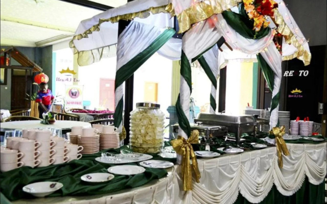Mahkota Hotel Genteng