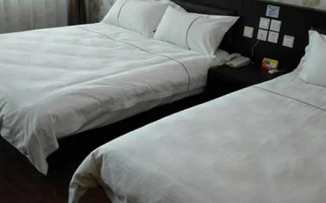 Super 8 Peony Square