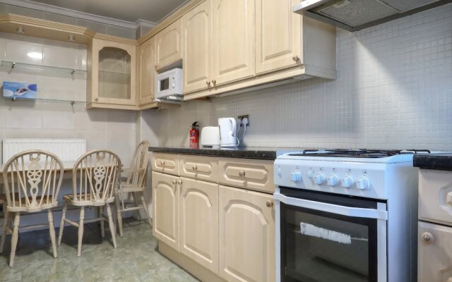 Old Church Road - Deluxe Guest Room