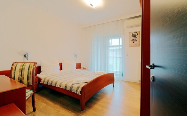 Emerald Apartment