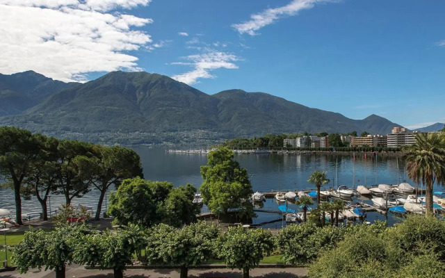 Hotel & LOUNGE LAGO MAGGIORE