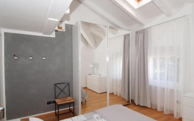 White Residence Apartment