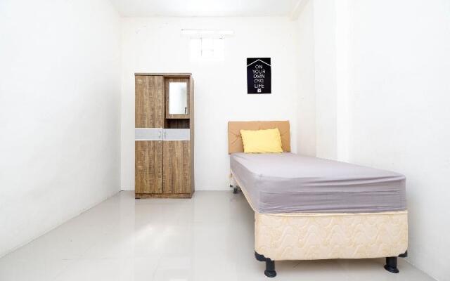 Oyo Life 1817 Kost Agus Salim
