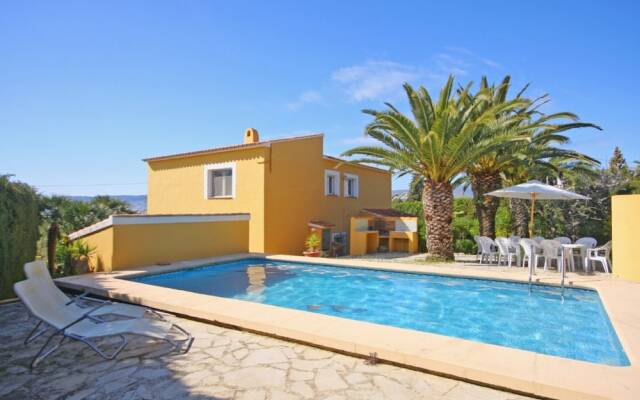 Villa - 5 Bedrooms with Pool and WiFi - 105012