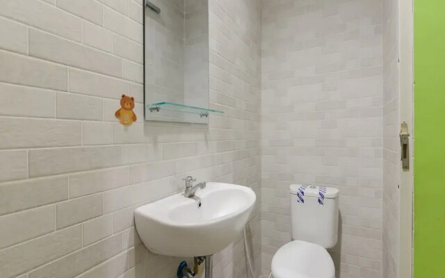 RedDoorz near Stasiun Palmerah