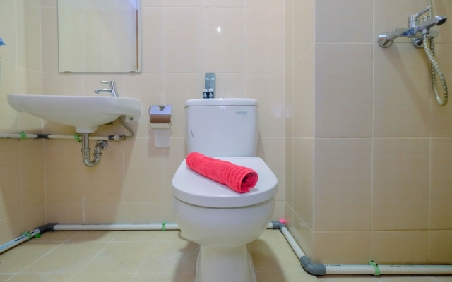 Minimalist Studio at the Oasis Apartment Near Waterboom Cikarang – Bathroom – Cikarang