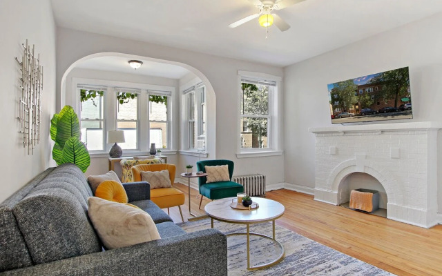 Charming 3BR Rogers Park Home in Newgard