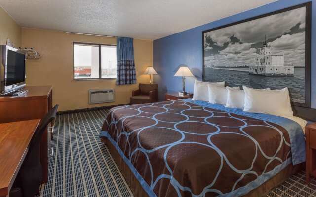 Super 8 by Wyndham Janesville