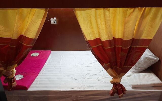 RD Hostel & Restaurant