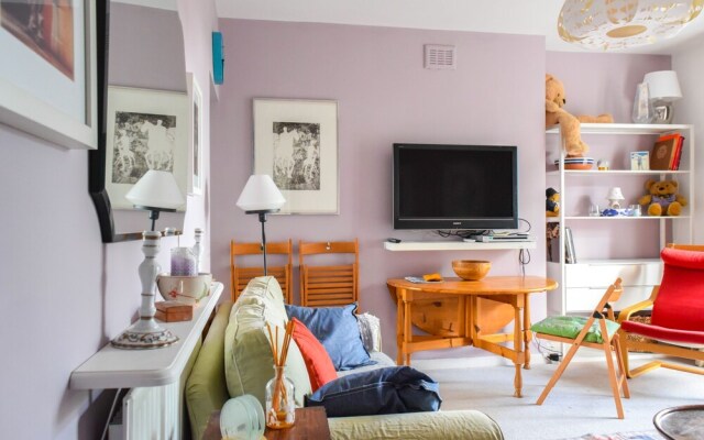 Charming 2 Bedroom Battersea Flat