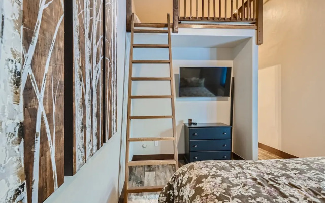 Slopeview Sanctuary 4 Bedroom Home by RedAwning