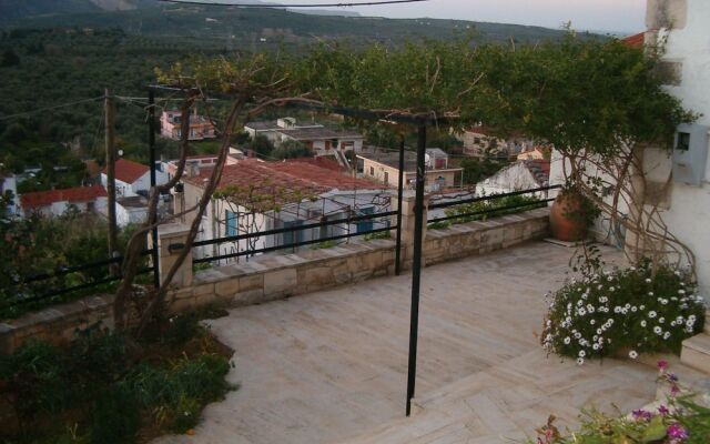 Fenareti Village House