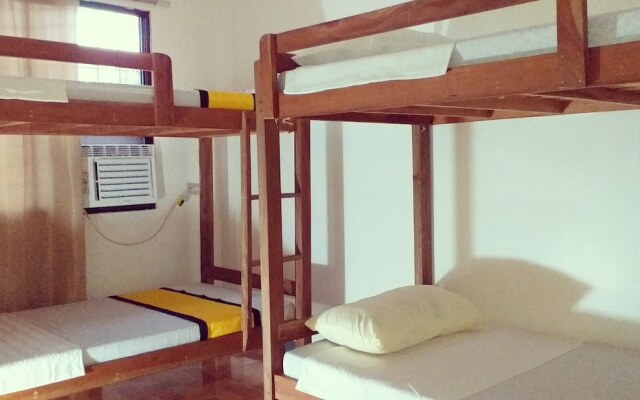 B Hive Dormitory Hostel