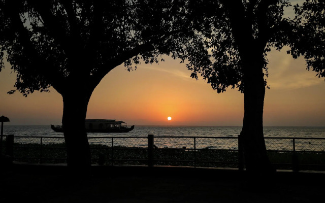 Illikkalam Lakeside Cottages