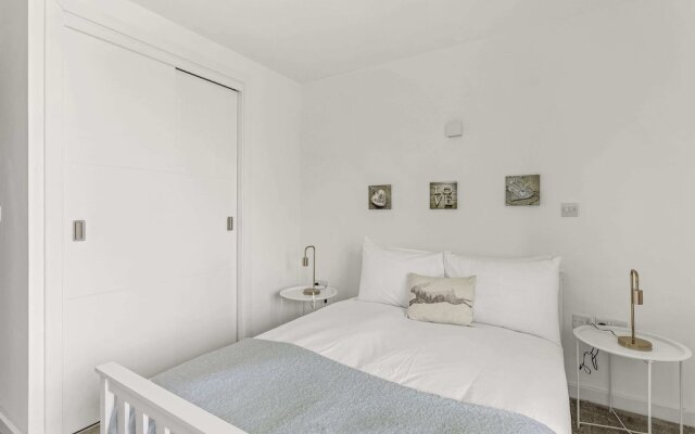 Gorgeous Mile End Flat