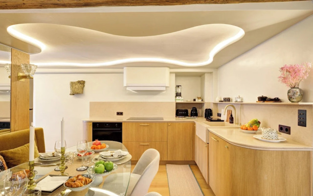 Champs Elysees AC Luxe with Terrace