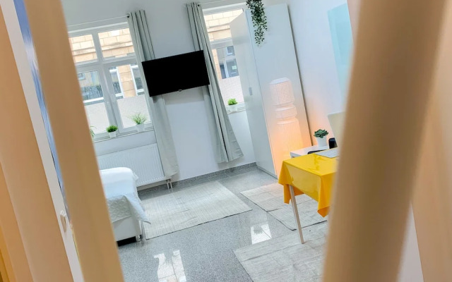 Relax Aachener Boardinghouse Main Train Station