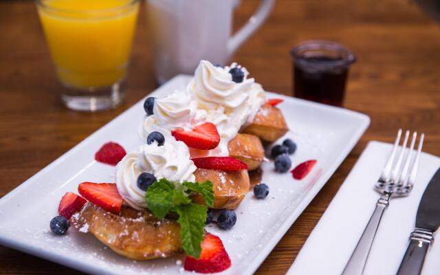 Holiday Inn & Suites Dallas-Addison by IHG