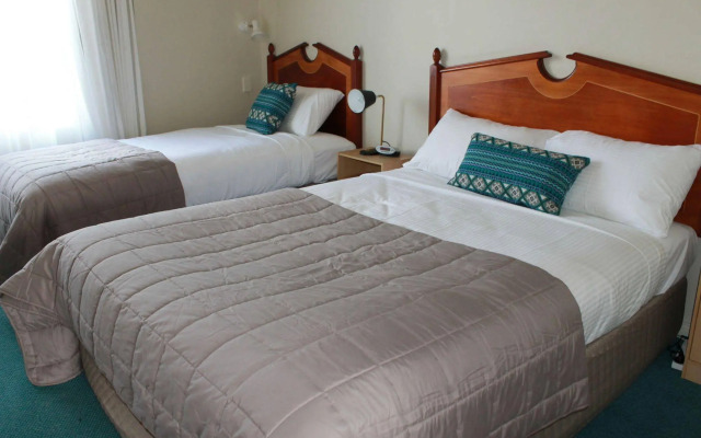 New England Motor Lodge