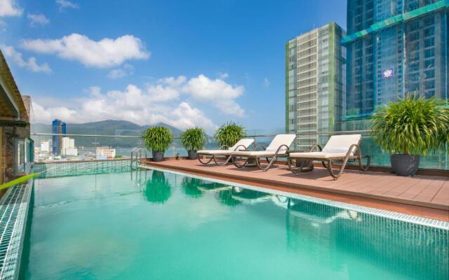 Dolphin Hotel and Apartment
