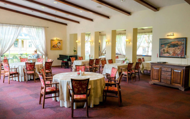 Regina Hotel