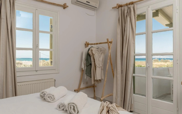 Studios Vrettos Beachfront Hotel