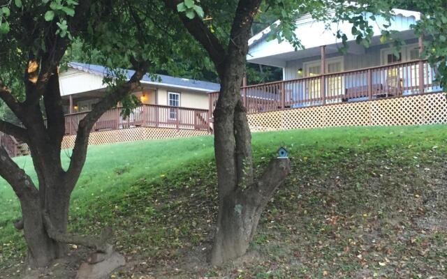 Highland Hills Motel and Cabins – A Master Hosts Resort