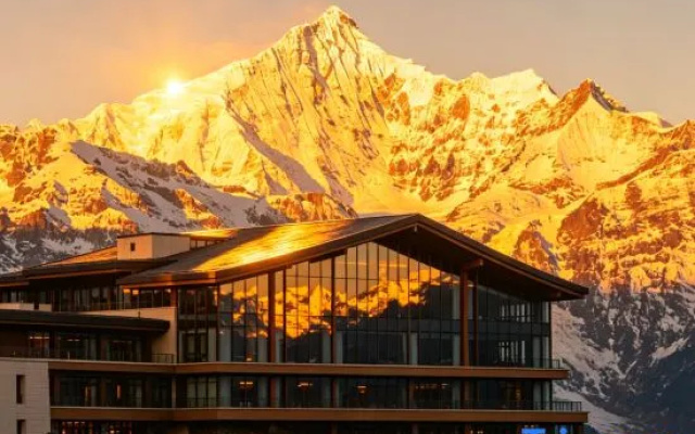 Man   Xiang    Cloud Retreat: Chinese-Themed Cinema Suites with Scenic Views