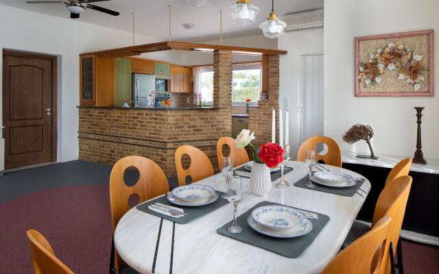 Villa Elihrisos-a 225sqm villa/private heated pool
