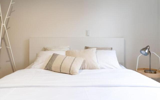 1br apartment with patio in Lauttasaari