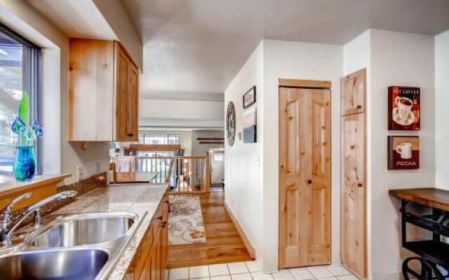 Cedars 18 - Ski-In/Ski-Out Apartment