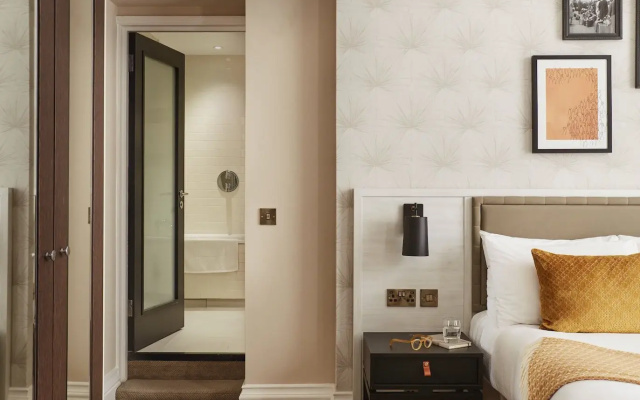 The Clermont London, Victoria