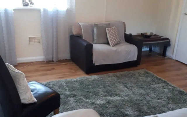 Heol Booker 4 Bedroom House by Cardiff Holiday Homes