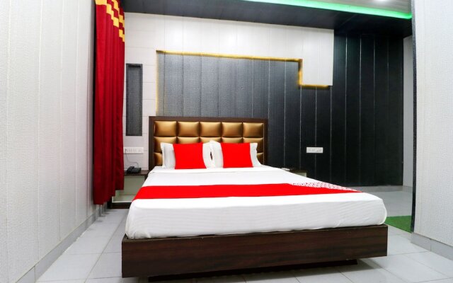 OYO 41743 Hotel Silver