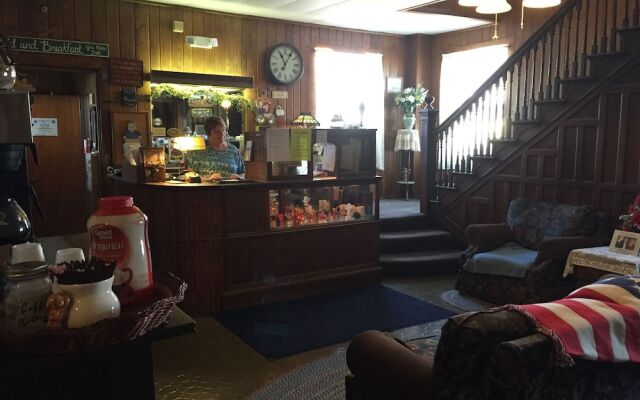 Colonial Hotel-Motel